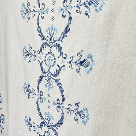 Vintage Hand Embroidered Cross Stitch Floral Tablecloth Square Linen Blue Cream - Picture 4 of 8